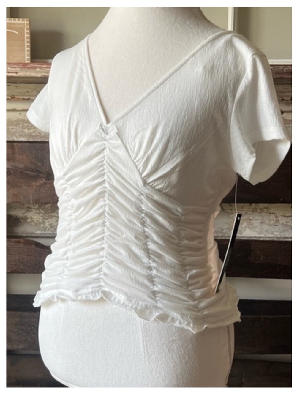 NWT ALMOST FAMOUS Ruched Short Sleeve Top in Ivory LG
